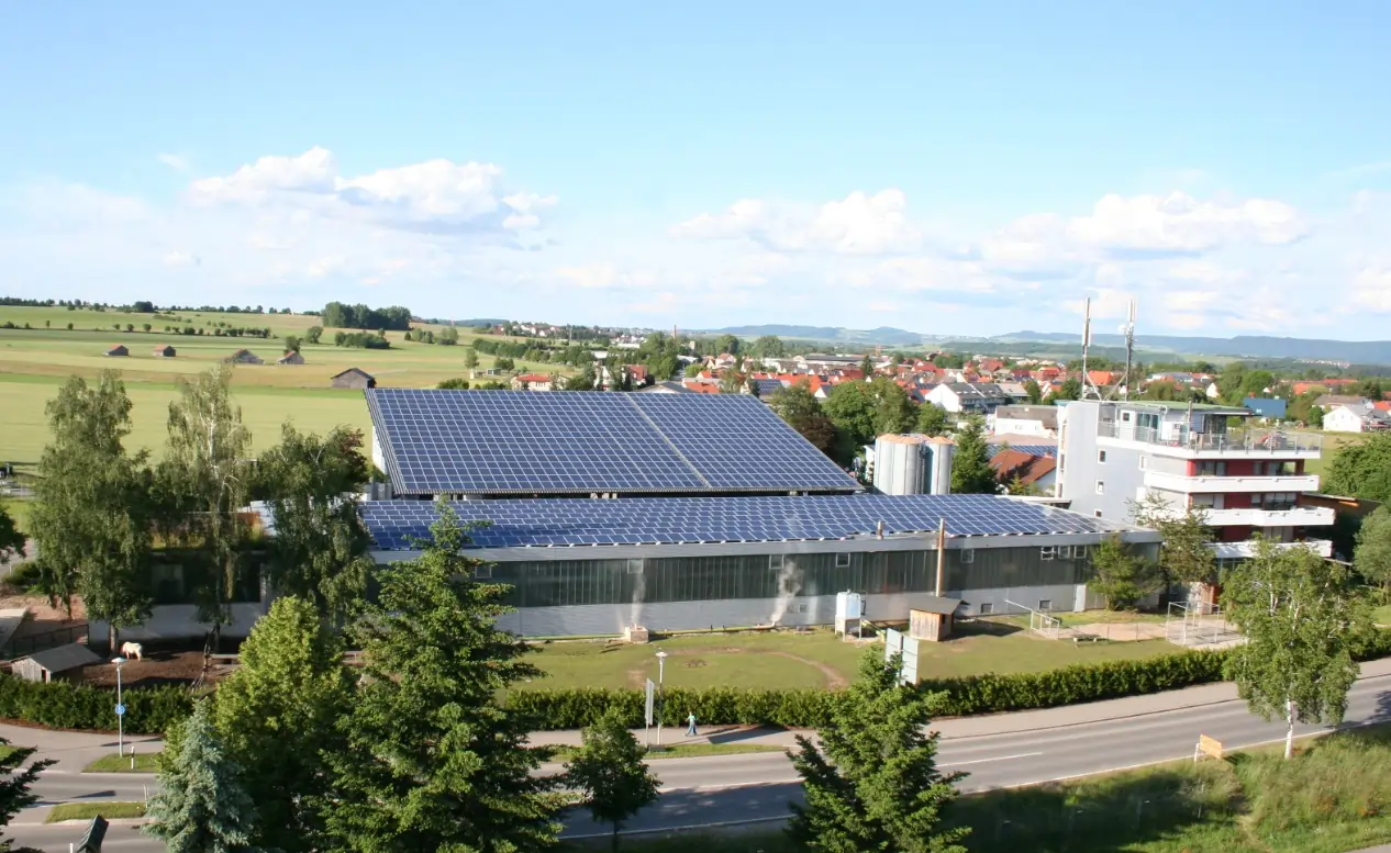 MAGU Energy Solaranlagen Übersicht. Eigene Verwendung der Produkte im eigenen Betrieb sowie auch privat.