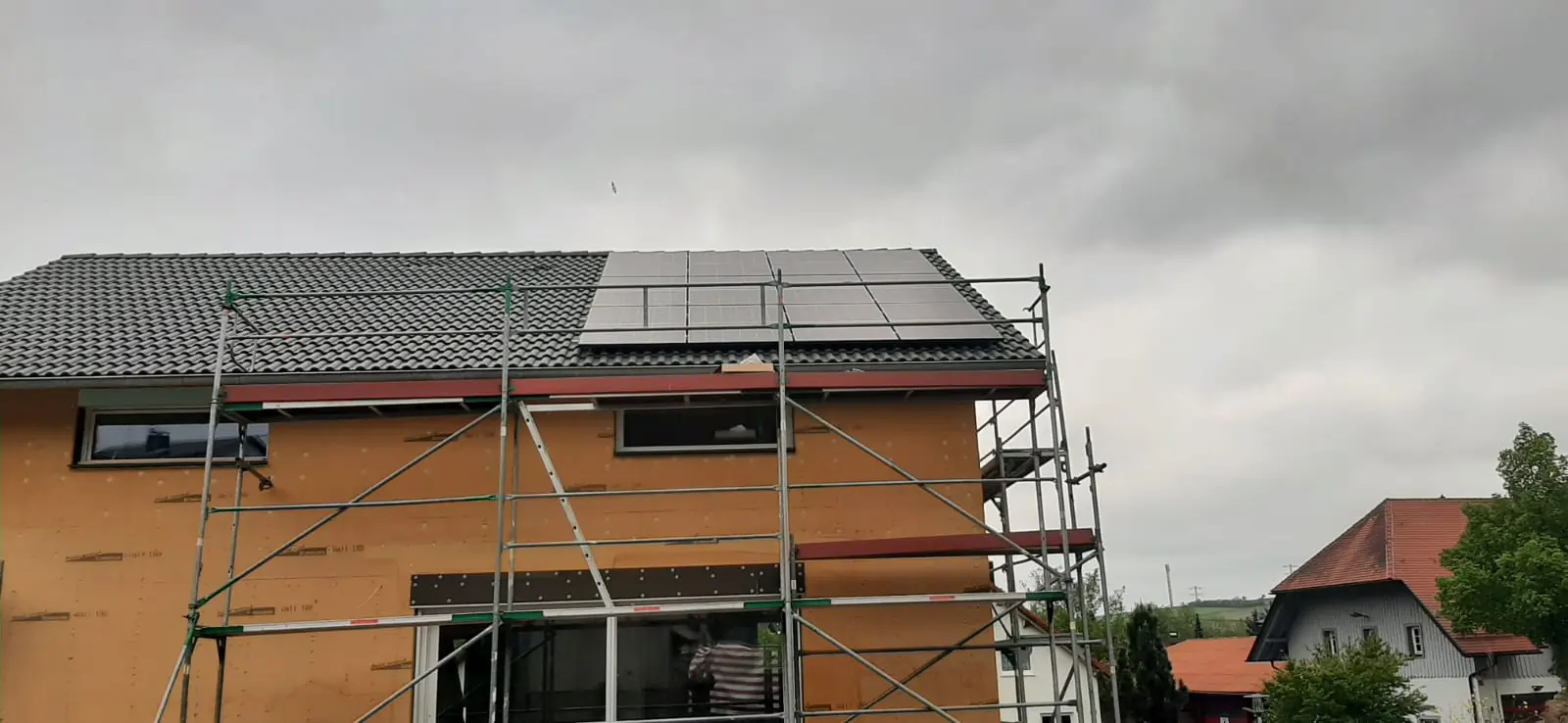 Projekt 2 von MAGU Energy Solardachanlage mit Batteriespeicher.