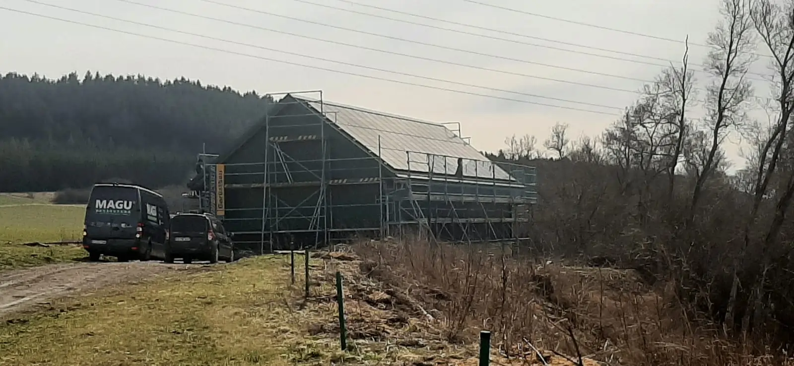 Projekt 4: Solaranlage mit 44,28 KWp auf Sandwich Blechdach in Ost-West Ausrichtung von MAGU Energy.